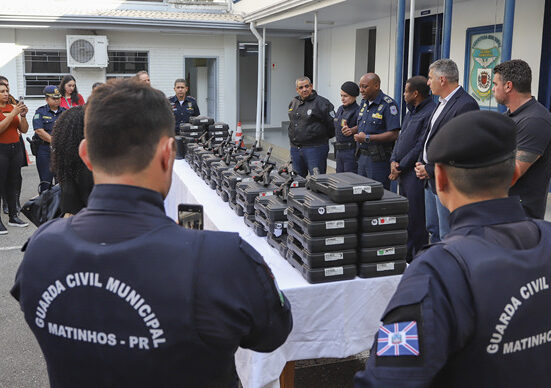 Prefeito em exercício Herivelto Oliveira faz doação de armas da Guarda Municipal para a prefeitura de Matinhos na sede da GM no Centro de Curitiba - Curitiba, 06/06/2024 - Foto: Daniel Castellano / SMCS