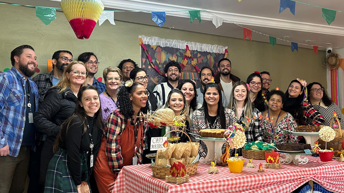 Equipe do Caps Matriz durante preparativos para a festa junina.
Foto: Divulgação/Caps Matriz