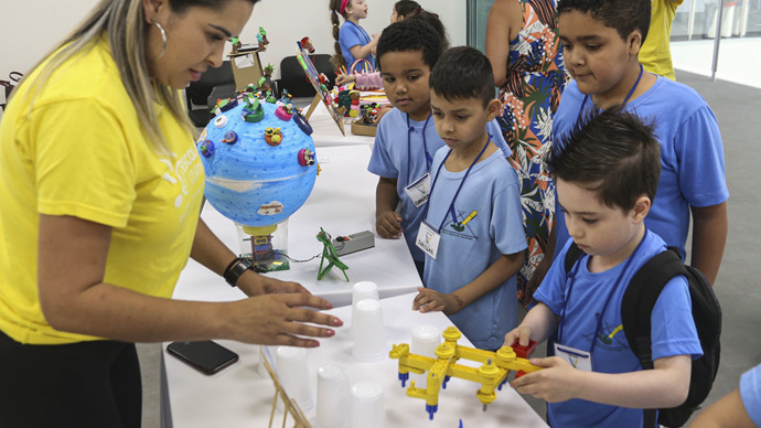 Estudantes garantem vaga para etapa estadual da Olimpíada de Robótica.
Foto: Luiz Costa /SME.