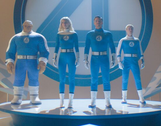 Ebon Moss-Bachrach, Vanessa Kirby, Pedro Pascal e Joseph Quinn em cena de 'Quarteto Fantástico: Primeiros passos'