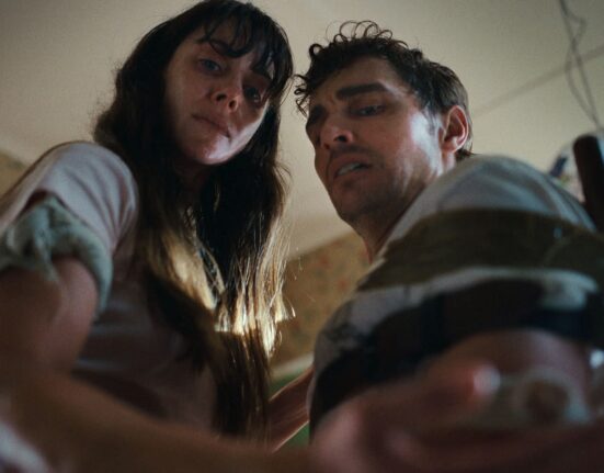Alison Brie e Dave Franco em cena de 'Juntos'
