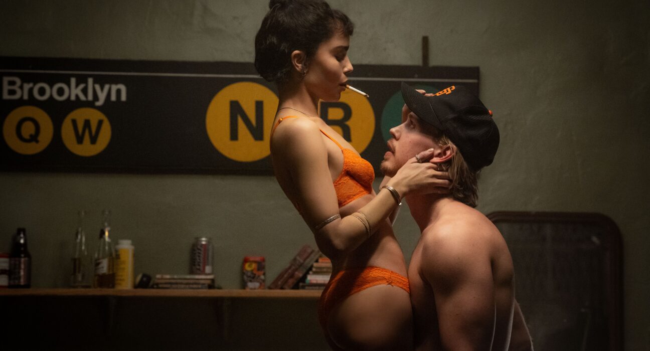 Zoë Kravitz e Austin Butler em cena de 'Ladrões'