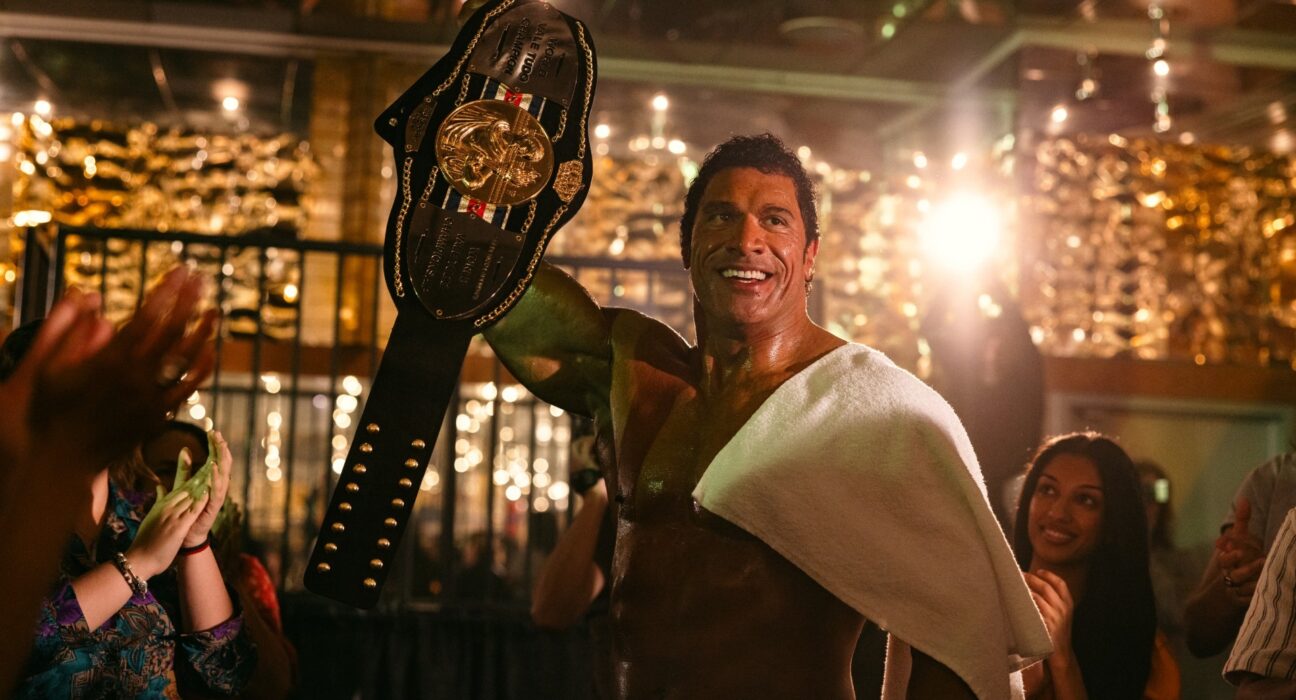 Dwayne Johnson em cena de 'Coração de lutador - The smashing machine'