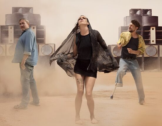 Cena do filme 'Sirât', de Oliver Laxe