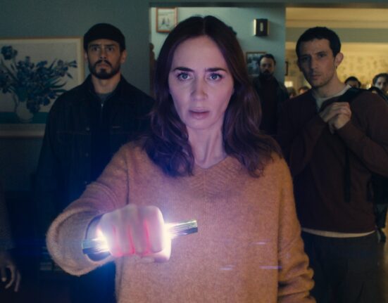 Colman Domingo, Tommy Martinez, Emily Blunt e Josh O'Connor em cena de 'Dia D'